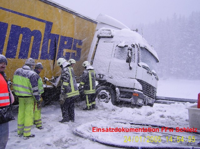 Einsatzbericht - Verkehrsunfall - Gefahrguteinsatz Einsatzbericht - Verkehrsunfall - Gefahrguteinsatz