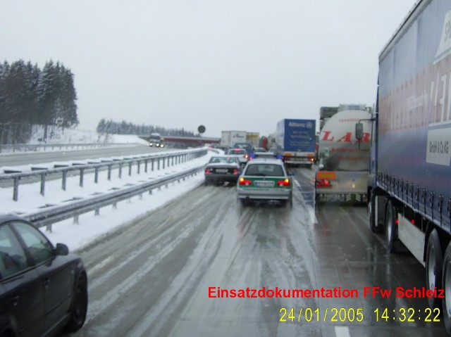 Einsatzbericht - Verkehrsunfall - Gefahrguteinsatz samsung digital camera