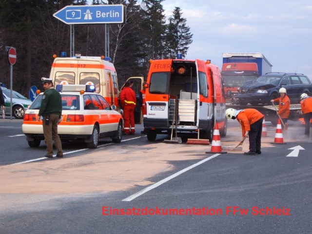 Einsatzbericht - Verkehrsunfall auslaufendes Öl 05040503