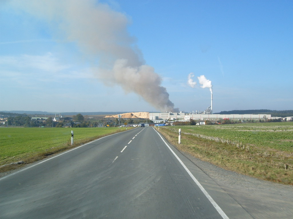 Einsatzbericht Altholzhaufenbrand ZHT Friesau 15.10.2005 - 17.10.2005 051015 (2)