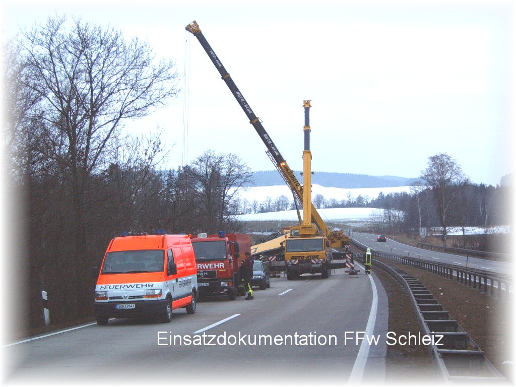 Einsatzbericht - Lkw -Unfall an einer Autobahnbrücke Einsatzbericht - Lkw -Unfall an einer Autobahnbrücke