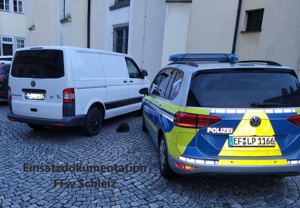 Feuerwehr fasst bei Amtshilfe für die Polizei einen Maskierten Feuerwehr fasst bei Amtshilfe für die Polizei einen Maskierten